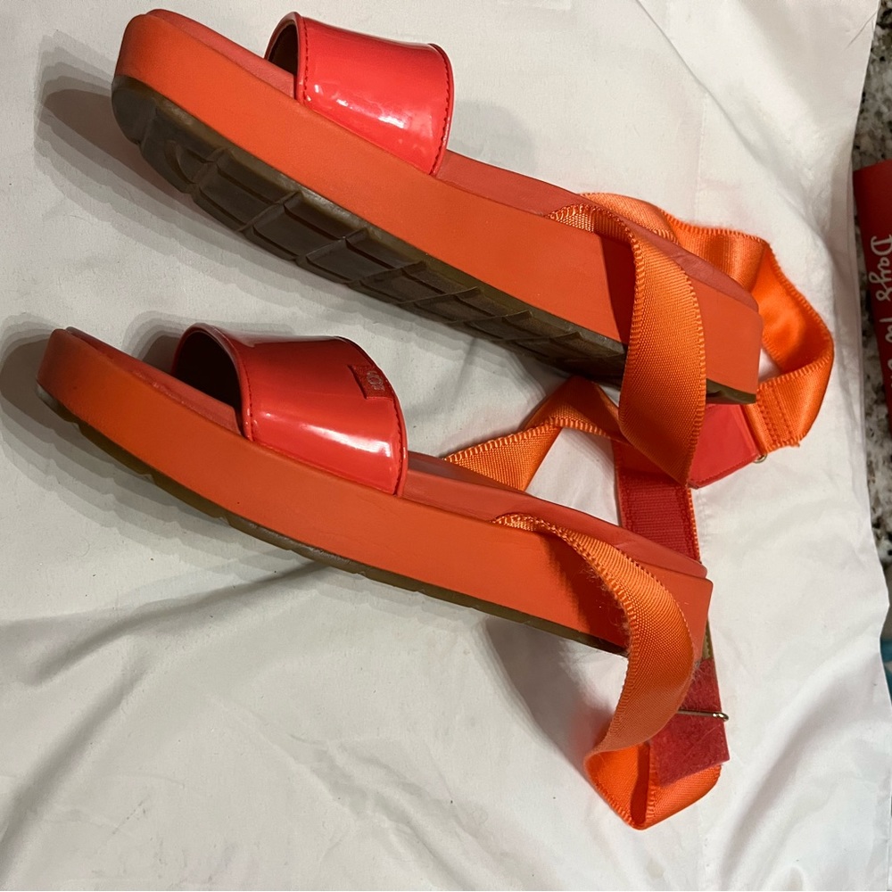 UGG. Lennox Sandals - Picture 5 of 5